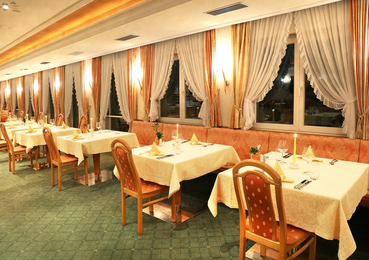 Hotel Maria Theresia Silandro Exterior foto