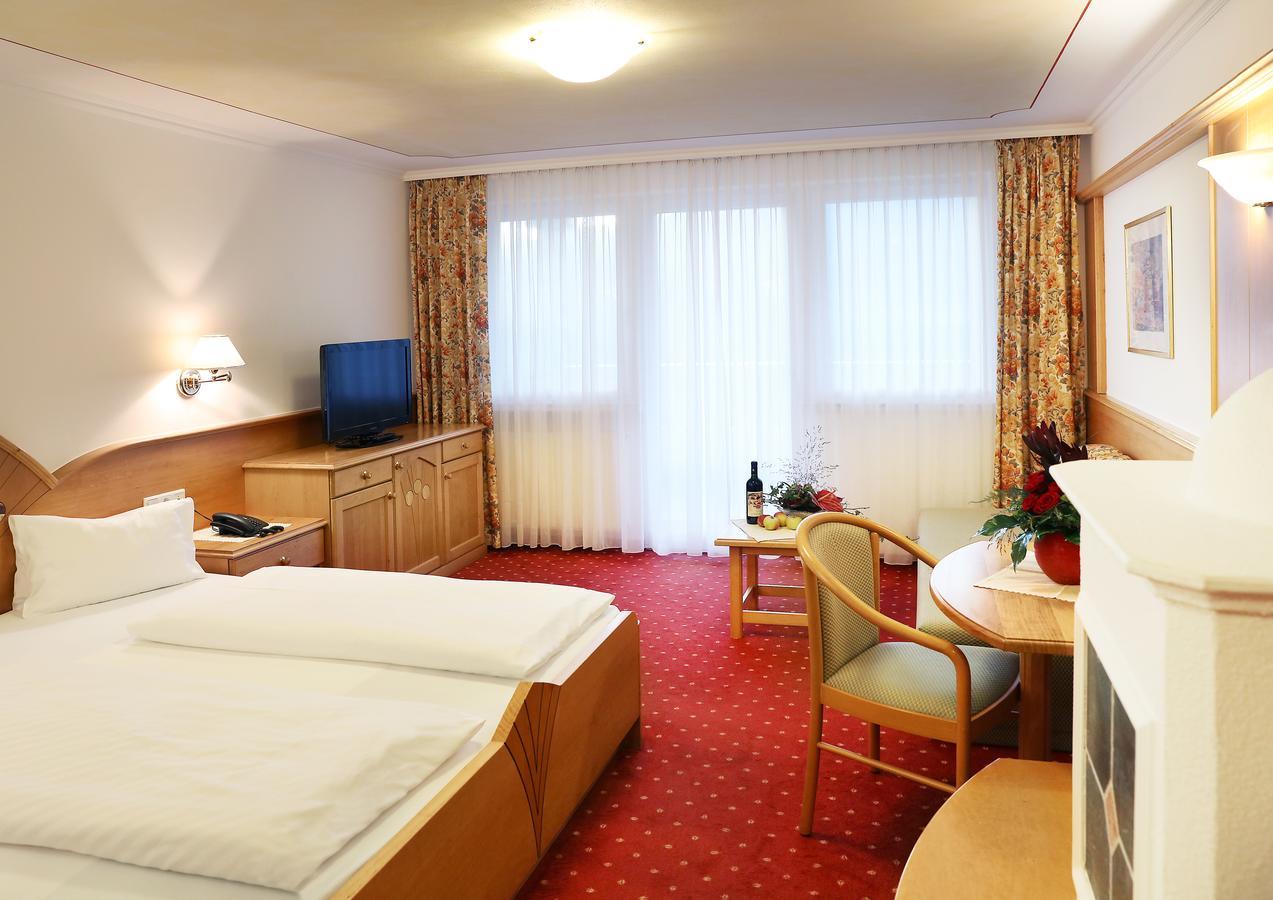 Hotel Maria Theresia Silandro Exterior foto