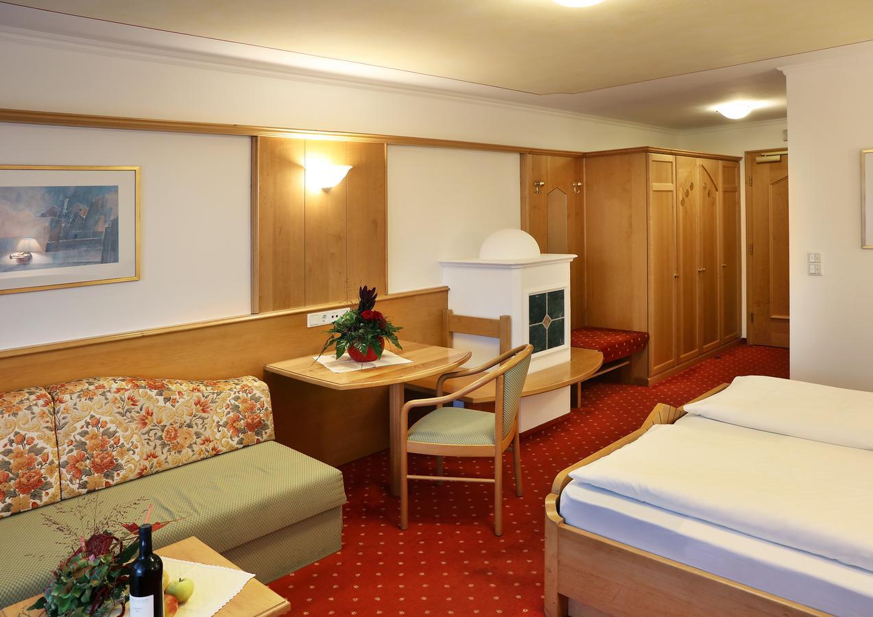 Hotel Maria Theresia Silandro Exterior foto